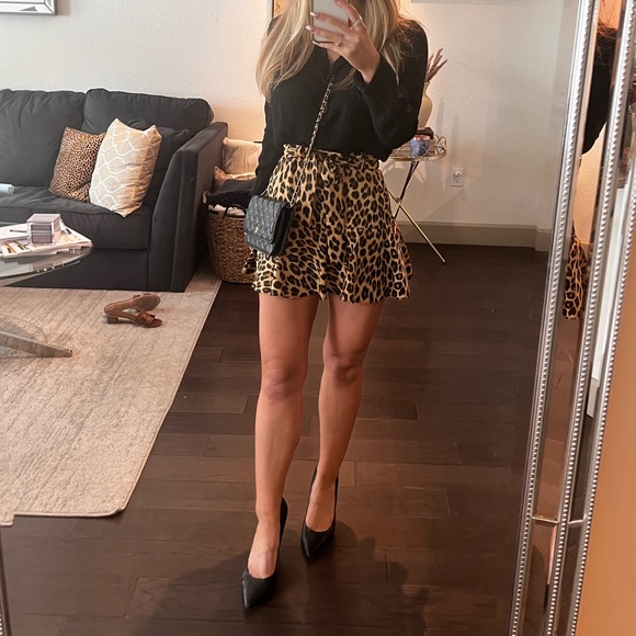 Xs zara leopard print skirt (shorts inside) worn once - Picture 1 of 8